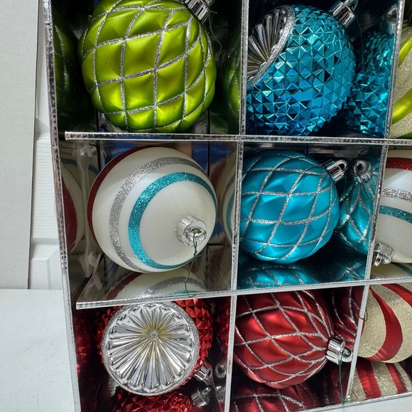 Martha Steward Living 9 piece Set Resistant Ornaments. - Picture 9 of 12